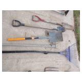 Rake, action Hoe, 3 Shovels