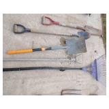 Rake, action Hoe, 3 Shovels