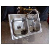 Kitchen Sink with /Faucet