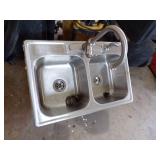 Kitchen Sink with /Faucet