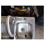Kitchen Sink with /Faucet