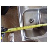 Kitchen Sink with /Faucet