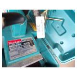 Mikita Planer in Case