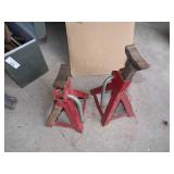 2 Small Jack Stands