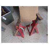 2 Small Jack Stands