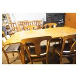 Wooden Dining Room Table and 6 Padded Chairs Wooden Dining Room Table and 6 Padded Chairs