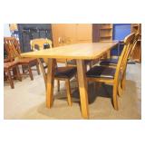 Wooden Dining Room Table and 4 Padded Chairs Wooden Dining Room Table and 4 Padded Chairs