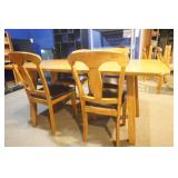 Wooden Dining Room Table and 4 Padded Chairs Wooden Dining Room Table and 4 Padded Chairs