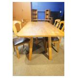 Wooden Dining Room Table and 4 Padded Chairs Wooden Dining Room Table and 4 Padded Chairs