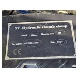JF 3T Mini Excavator Hydraulic Thumb Clamp MZ251241101 with a length of 980mm (38.5") JF 3T Mini Excavator Hydraulic Thumb Clamp MZ251241101 with a length of 980mm (38.5")