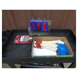 Flat of gloves & 4 scraper. As shown. Flat of gloves & 4 scraper. As shown.