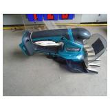 Makita 18 volt grass trimmer. Trade show display. Makita 18 volt grass trimmer. Trade show display.
