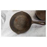 No 3 and No 5 Cast Iron Pans-Pair No 3 and No 5 Cast Iron Pans-Pair