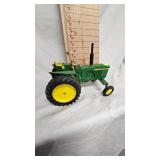 1:16 Scale John Deere 3010 or 3020 Tractor 1:16 Scale John Deere 3010 or 3020 Tractor