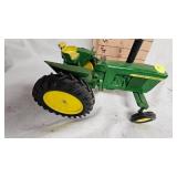 1:16 Scale John Deere 3010 or 3020 Tractor 1:16 Scale John Deere 3010 or 3020 Tractor