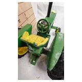 1:16 Scale John Deere 3010 or 3020 Tractor 1:16 Scale John Deere 3010 or 3020 Tractor