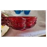 Assorted Lot of Dishes/Glassware/Plates/Trays Assorted Lot of Dishes/Glassware/Plates/Trays