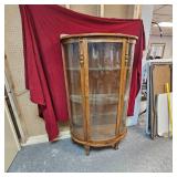 Curio Cabinet with 3 Glass Shelve, Nice Condition Curio Cabinet with 3 Glass Shelve, Nice Condition