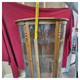 Curio Cabinet with 3 Glass Shelve, Nice Condition Curio Cabinet with 3 Glass Shelve, Nice Condition