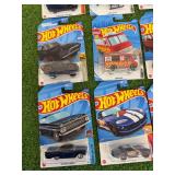 24 Hot Wheels