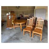 Beautiful Hekman Brand -  Dining room table with six chairs. Excellent condition. High-end! OVER $6000 RETAIL Beautiful Hekman Brand -  Dining room table with six chairs. Excellent condition. High-end! OVER $6000 RETAIL