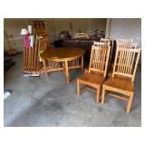Beautiful Hekman Brand -  Dining room table with six chairs. Excellent condition. High-end! OVER $6000 RETAIL Beautiful Hekman Brand -  Dining room table with six chairs. Excellent condition. High-end! OVER $6000 RETAIL