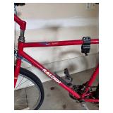 2 Raleigh Mountain Bikes - Man & Woman 2 Raleigh Mountain Bikes - Man & Woman