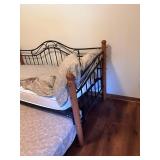 Twin Day bed w/trundle - Comes with Pillows, sheets and mattresses Twin Day bed w/trundle - Comes with Pillows, sheets and mattresses