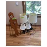 4 Lamps and a Quilt Display rack. 4 Lamps and a Quilt Display rack.