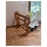 4 Lamps and a Quilt Display rack. 4 Lamps and a Quilt Display rack.