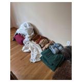 Lot of Bedding, Pillows & sheets Lot of Bedding, Pillows & sheets