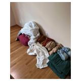 Lot of Bedding, Pillows & sheets Lot of Bedding, Pillows & sheets