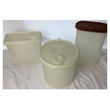 Large Collection of Vintage Tupperware - Lot 2
