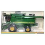 1/32 Vintage John Deere 9860 STS Combine by ERTL #15798 1/32 Vintage John Deere 9860 STS Combine by ERTL #15798