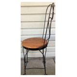 Vintage Ice Cream Parlor Table and 4 Chairs Vintage Ice Cream Parlor Table and 4 Chairs