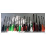 Giant Assortment of Flat Head Screw Drivers Giant Assortment of Flat Head Screw Drivers