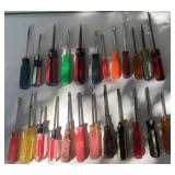 Giant Assortment of Flat Head Screw Drivers Giant Assortment of Flat Head Screw Drivers