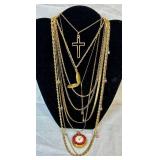 Large Assortment of Gold Tone Necklaces and Bracelets Large Assortment of Gold Tone Necklaces and Bracelets