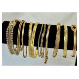 Large Assortment of Gold Tone Necklaces and Bracelets Large Assortment of Gold Tone Necklaces and Bracelets