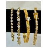Large Assortment of Gold Tone Necklaces and Bracelets Large Assortment of Gold Tone Necklaces and Bracelets