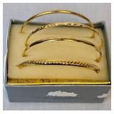 Large Assortment of Gold Tone Necklaces and Bracelets Large Assortment of Gold Tone Necklaces and Bracelets