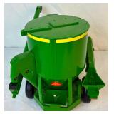 1/16 ERTL John Deere MC Crawler and 1/16 ERTL 3020 Tractor with ERTL Grinder Mixer Mill Implement 1/16 ERTL John Deere MC Crawler and 1/16 ERTL 3020 Tractor with ERTL Grinder Mixer Mill Implement