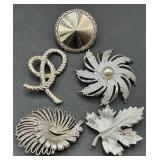 Collection of Gold & Silver Tone Pins and Clips Collection of Gold & Silver Tone Pins and Clips