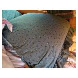Beautiful Queen (Not Homemade) Quilt, Pillows, Shams & Bedskirt