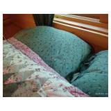 Beautiful Queen (Not Homemade) Quilt, Pillows, Shams & Bedskirt