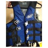 (5) Nice Stearns Adult Life Vests