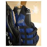 (5) Nice Stearns Adult Life Vests