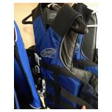 (5) Nice Stearns Adult Life Vests