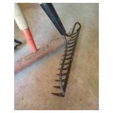 (5) Rakes - Leaf Rakes, Garden Rakes & Thatch Rake