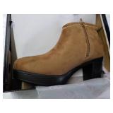 Hawk Well Size 9.5 Lit Brown Boots... Hawk Well Size 9.5 Lit Brown Boots...